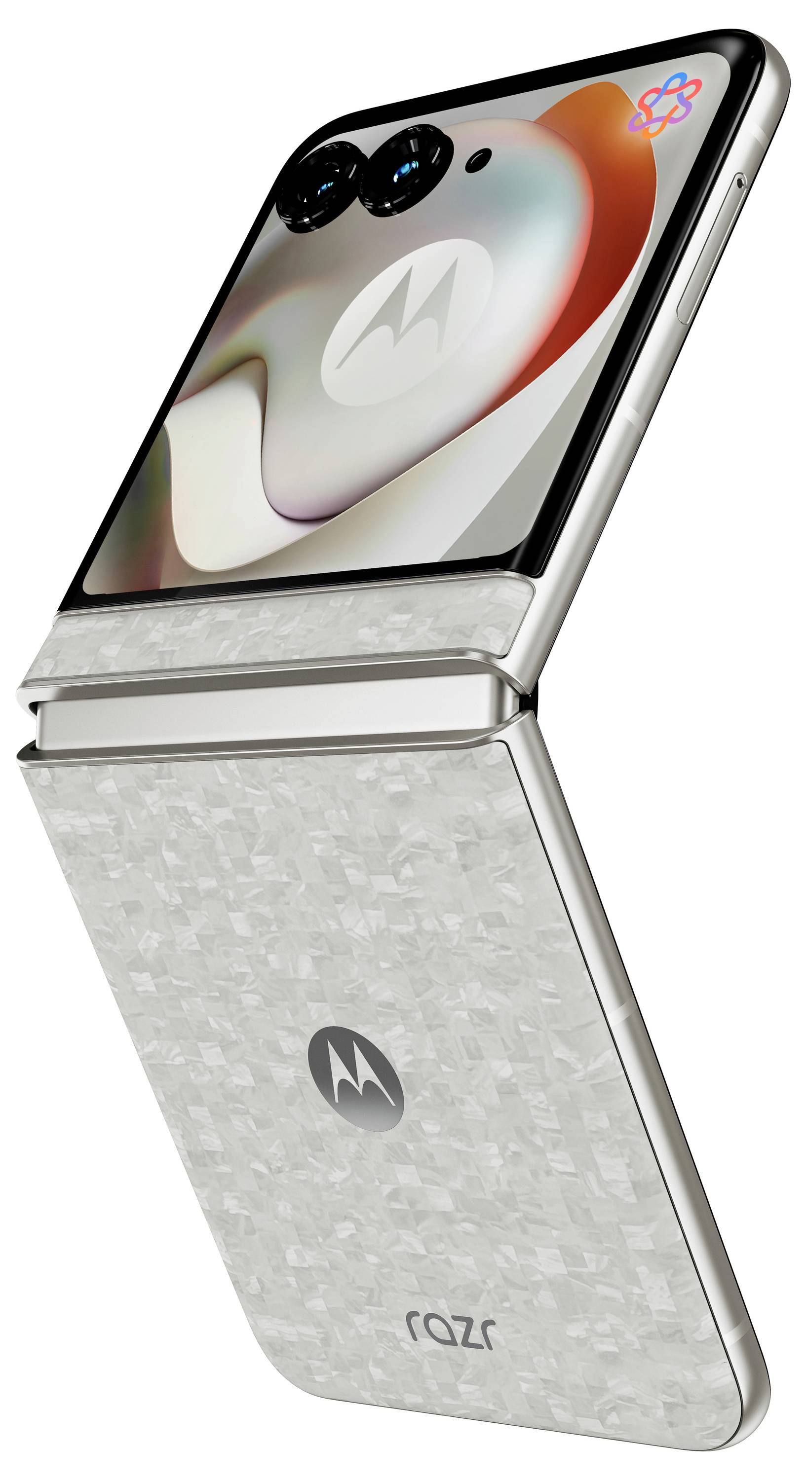 Preklapajući pametni telefon Motorola Razr prikazan djelomično otvoren, s velikim vanjskim zaslonom i srebrnom tekstuiranom leđom s Motorola logotipom.