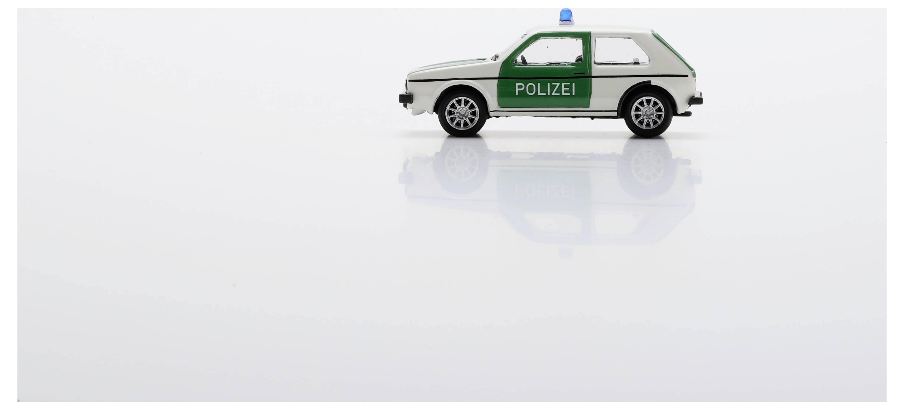 Schuco 451870009 h0 model automobila Volkswagen (VW) Golf I-4