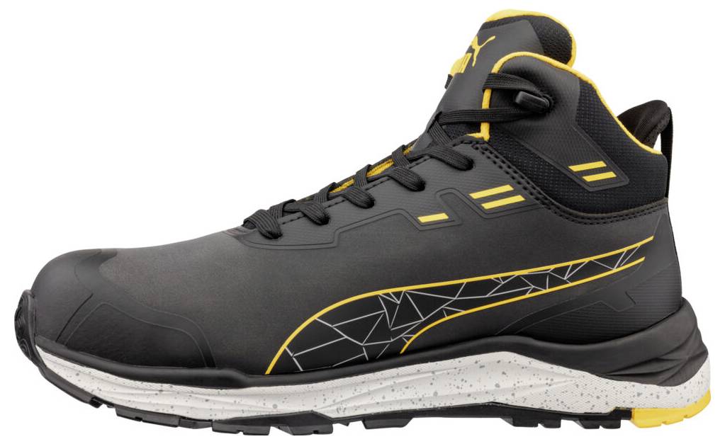 Crna i žuta atletska planinarska cipela prikazana u bočnom prikazu na bijeloj podlozi.