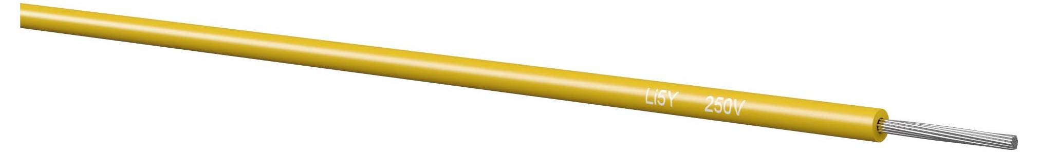 Žuta izolirani električni kabel sa ogoljenim srebrnastim krajem žice na bijeloj pozadini.