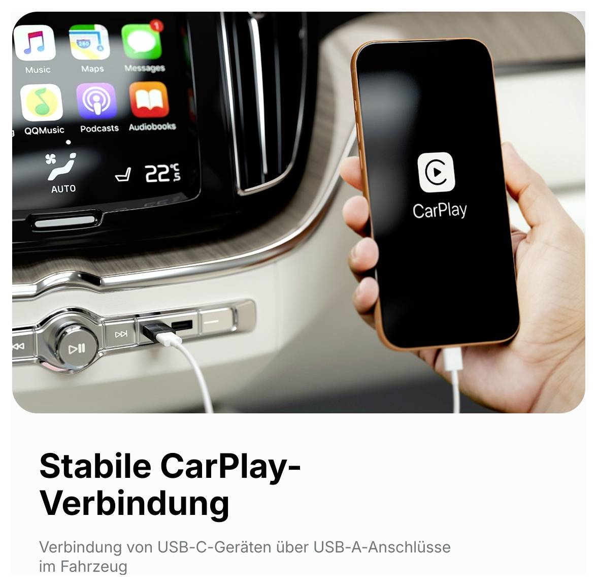 Ruka koja drži iPhone povezan kabelom na automobilski infotainment sustav koji prikazuje CarPlay; tekst glasi 'Stabilna CarPlay-veza' i spominje USB-C uređaje preko USB-A priključaka u vozilu.