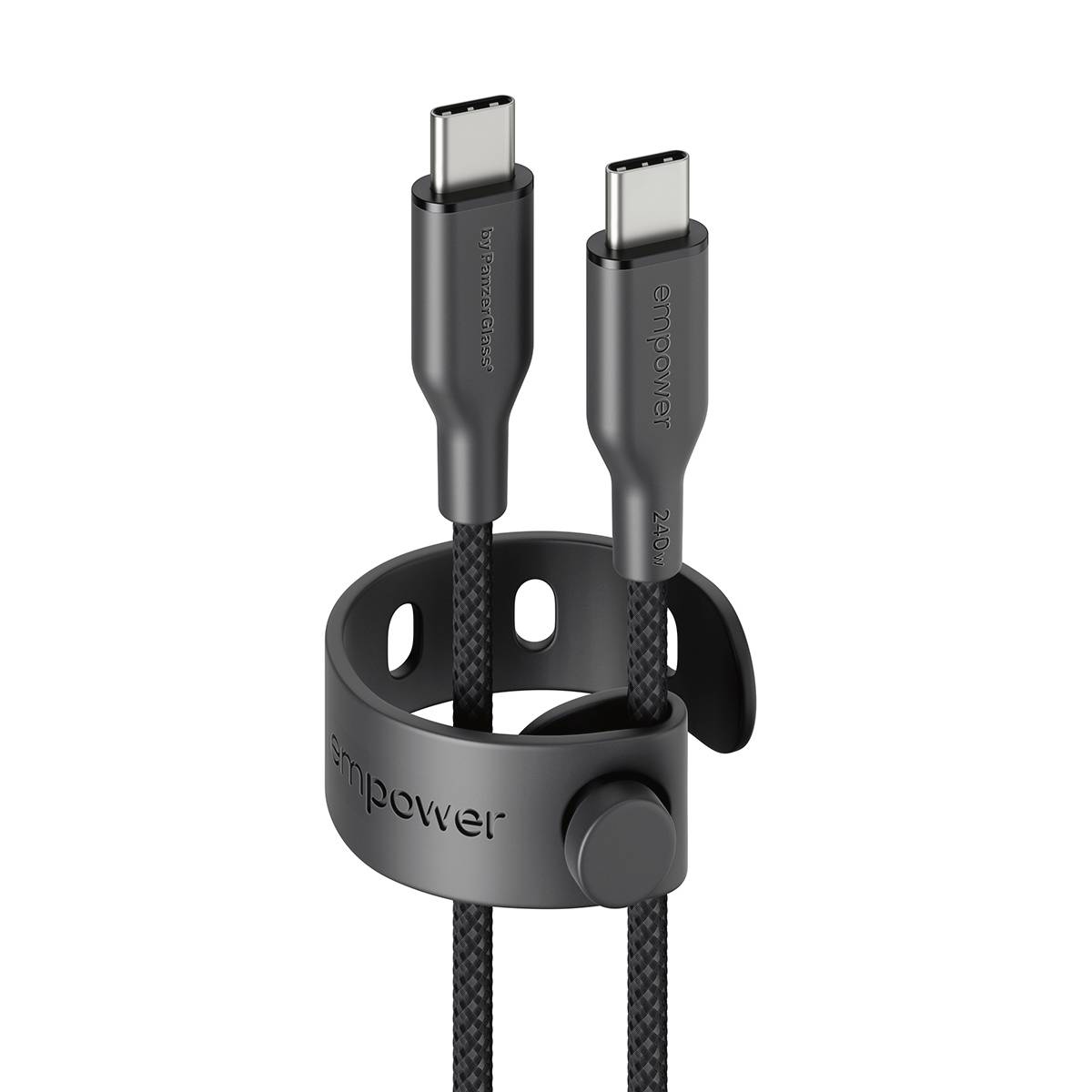 Dva crna USB-C kabela za punjenje drži organizator kabela sa stezaljkom, prikazani uspravno na bijeloj pozadini.
