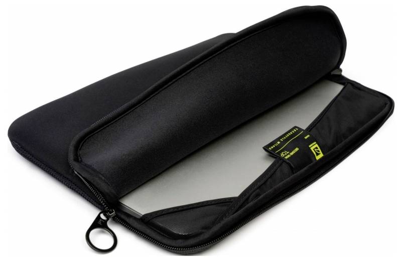 Crna torbica za laptop sa zatvaračem prikazana otvorena na bijeloj pozadini, s sivom mekšanom unutrašnjošću i zatvaračem sa žicom za povlačenje.