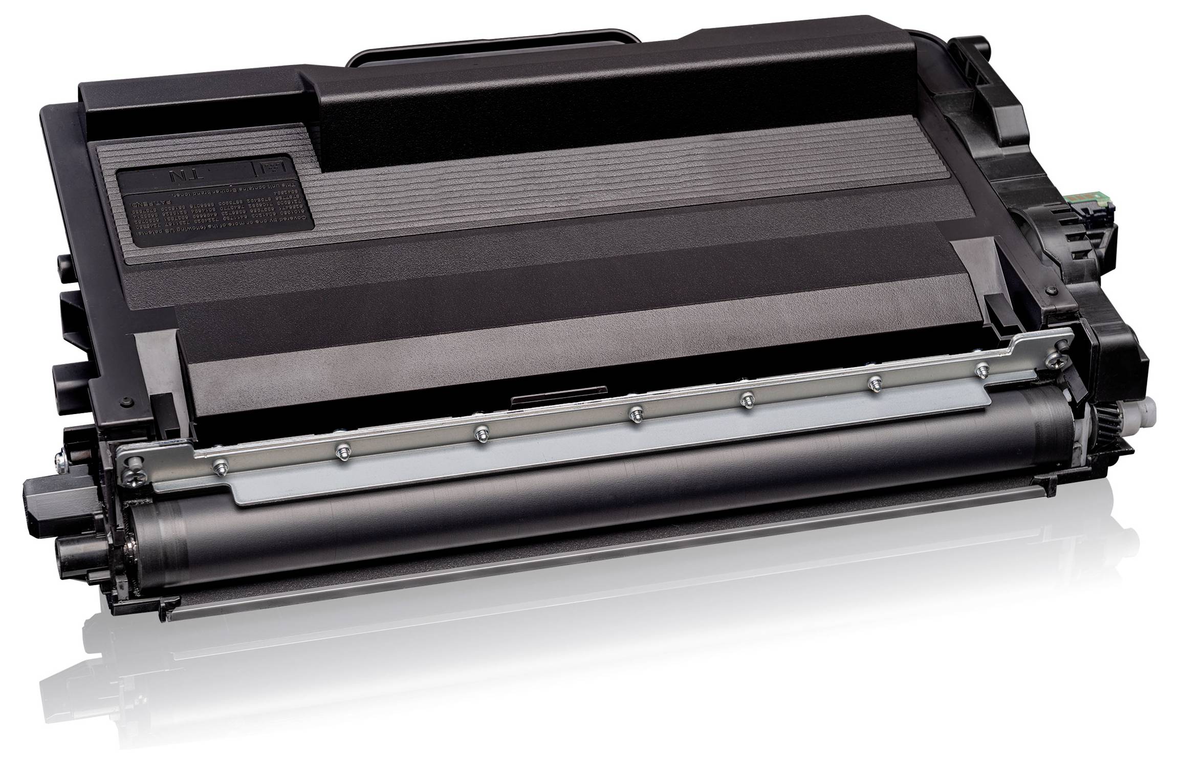 Crna toner kazeta za printer izolirana na bijeloj pozadini, prikazana u perspektivnom pogledu.