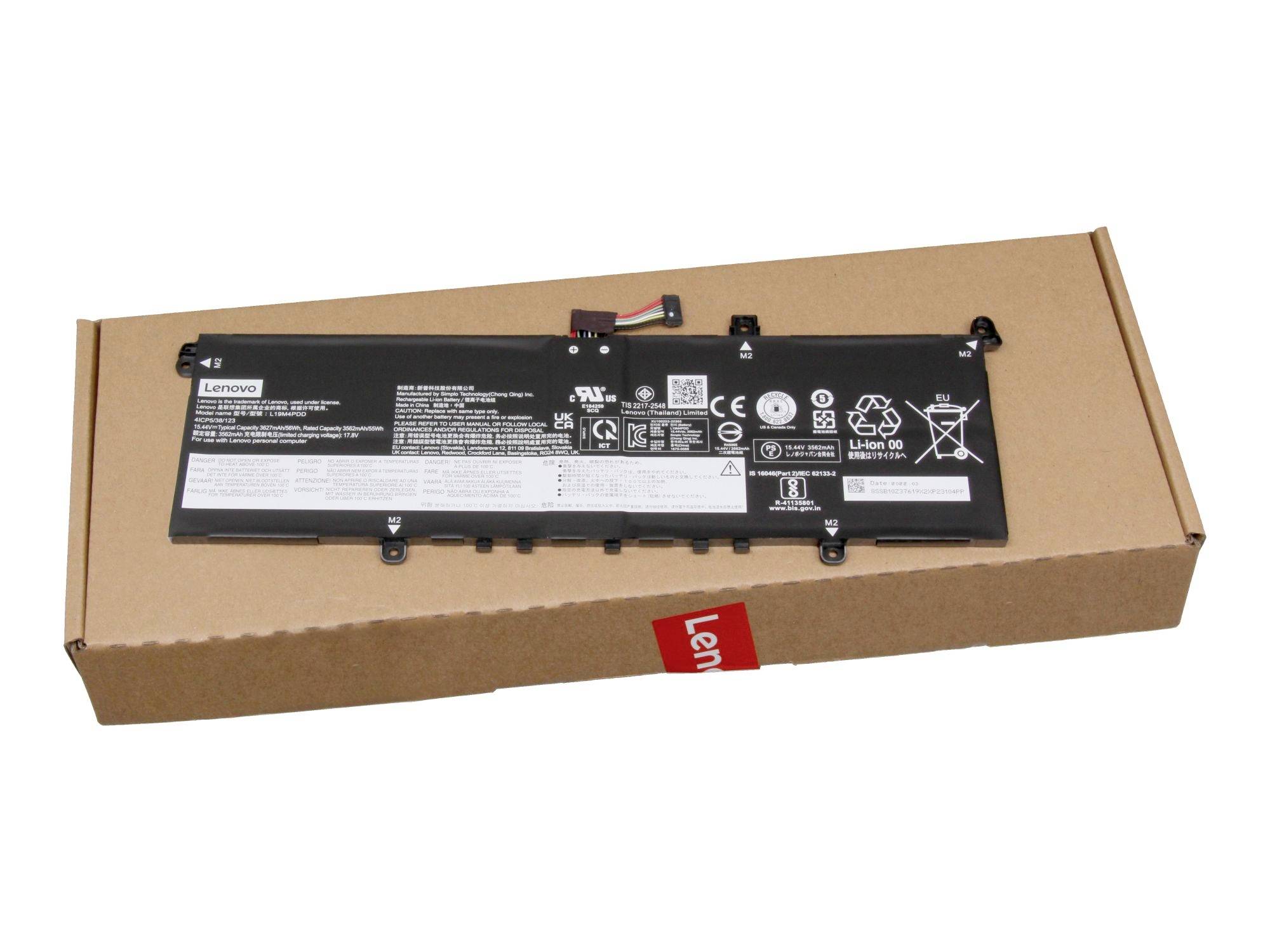 Lenovo laptop baterija na kartonu napram bijele pozadine.