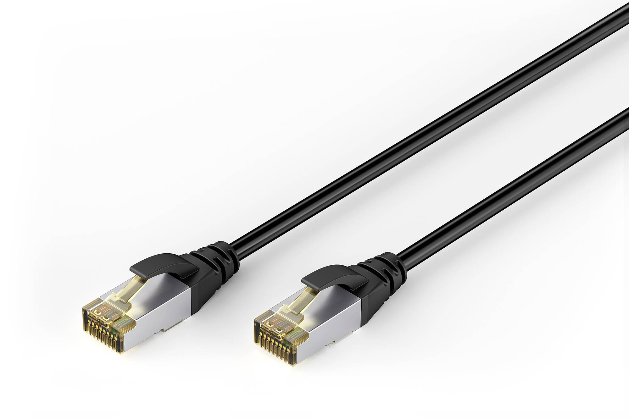 Dva crna Ethernet kabela s RJ45 konektorima na bijeloj pozadini.