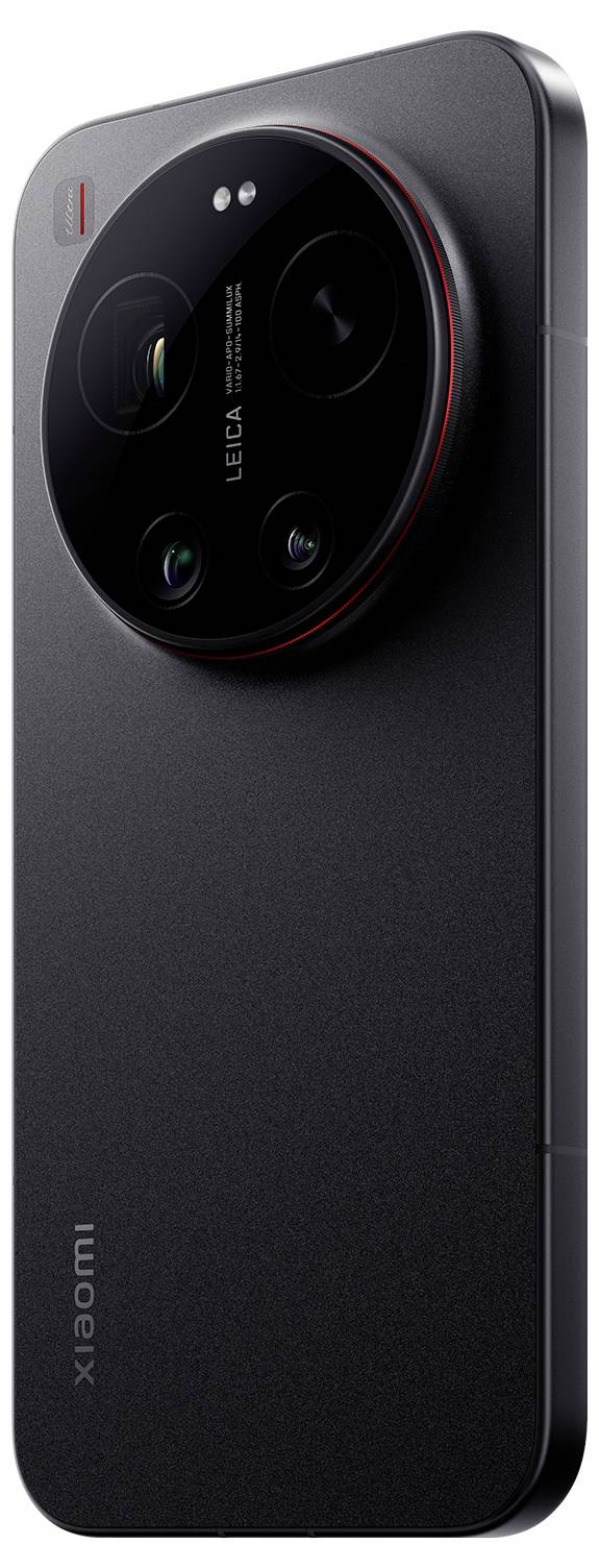 Stražnja strana crnog Xiaomi pametnog telefona s velikim kružnim Leica modulom kamere s više objektiva i bljeskalicom.