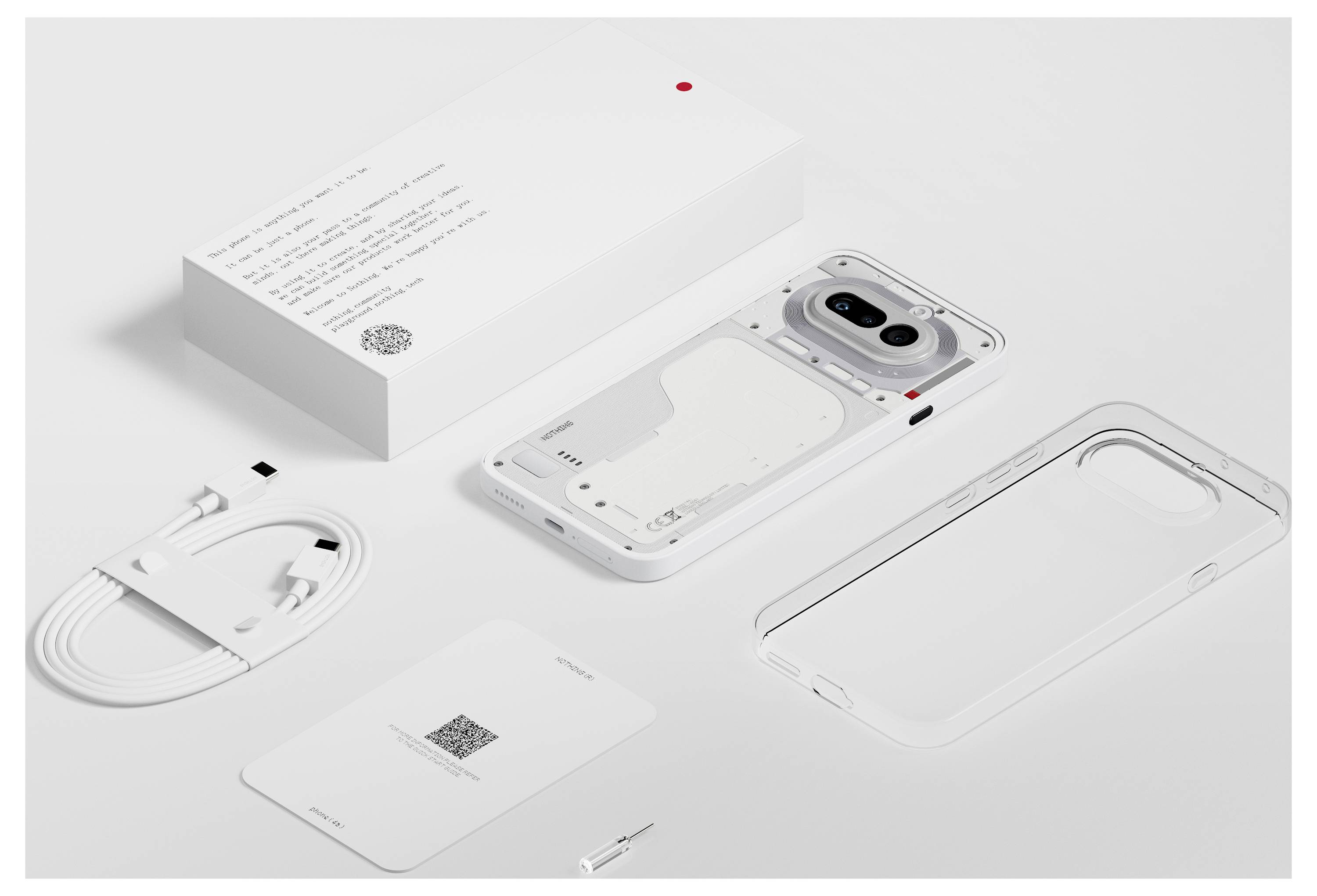 iPhone ambalaža komponente raspoređene na bijeloj podlozi: kutija, zaštitna futrola za telefon, kabel, kartica i mali dijelovi pribora.