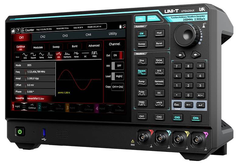 Signal generator UNI-T prikazan u frontalnom pogledu s zaslonom osjetljivim na dodir koji prikazuje crveni valni oblik i kontrolne gumbe/okretače za podešavanje izlaznih kanala.