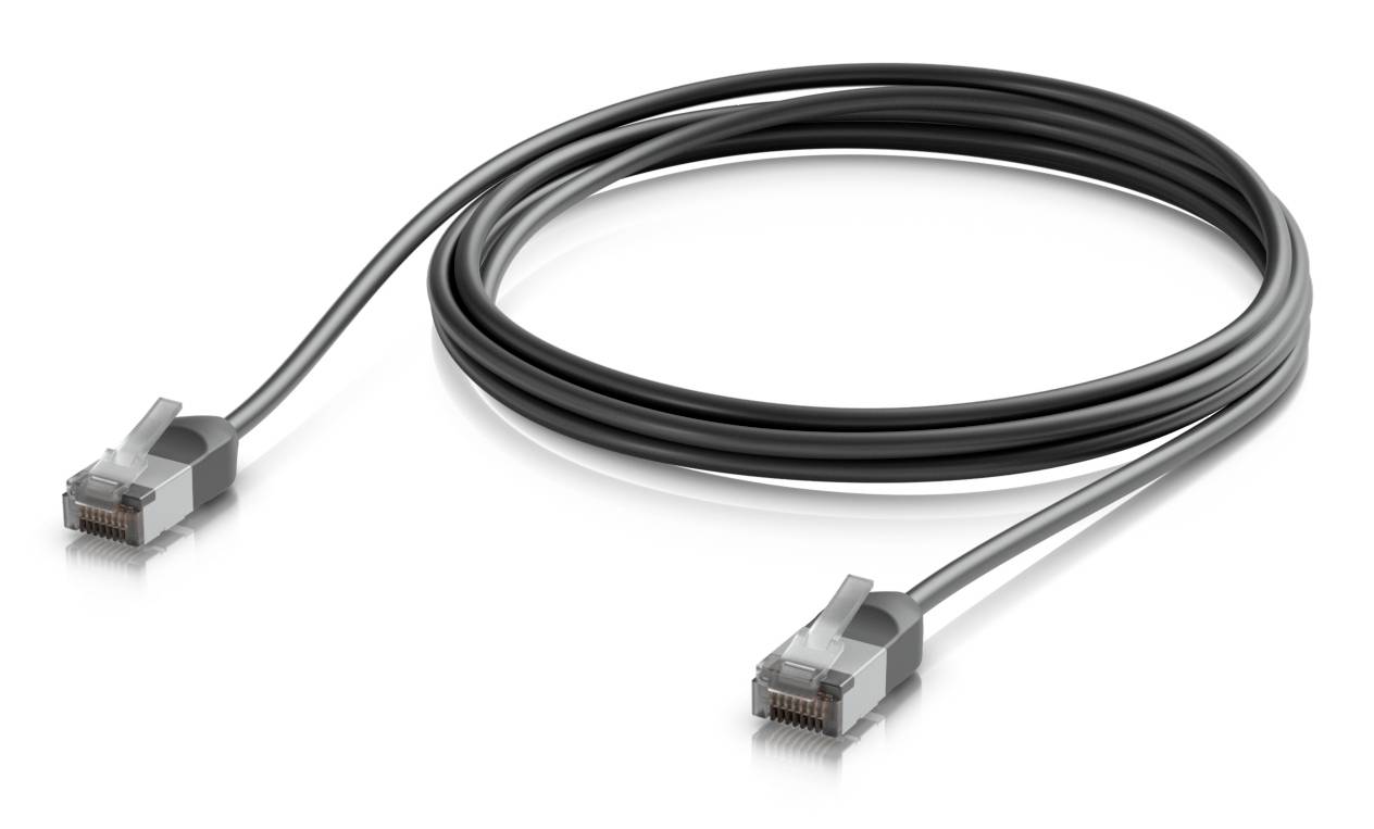 Svinutih sivih mrežni kabel Ethernet s RJ45 konektorima na oba kraja