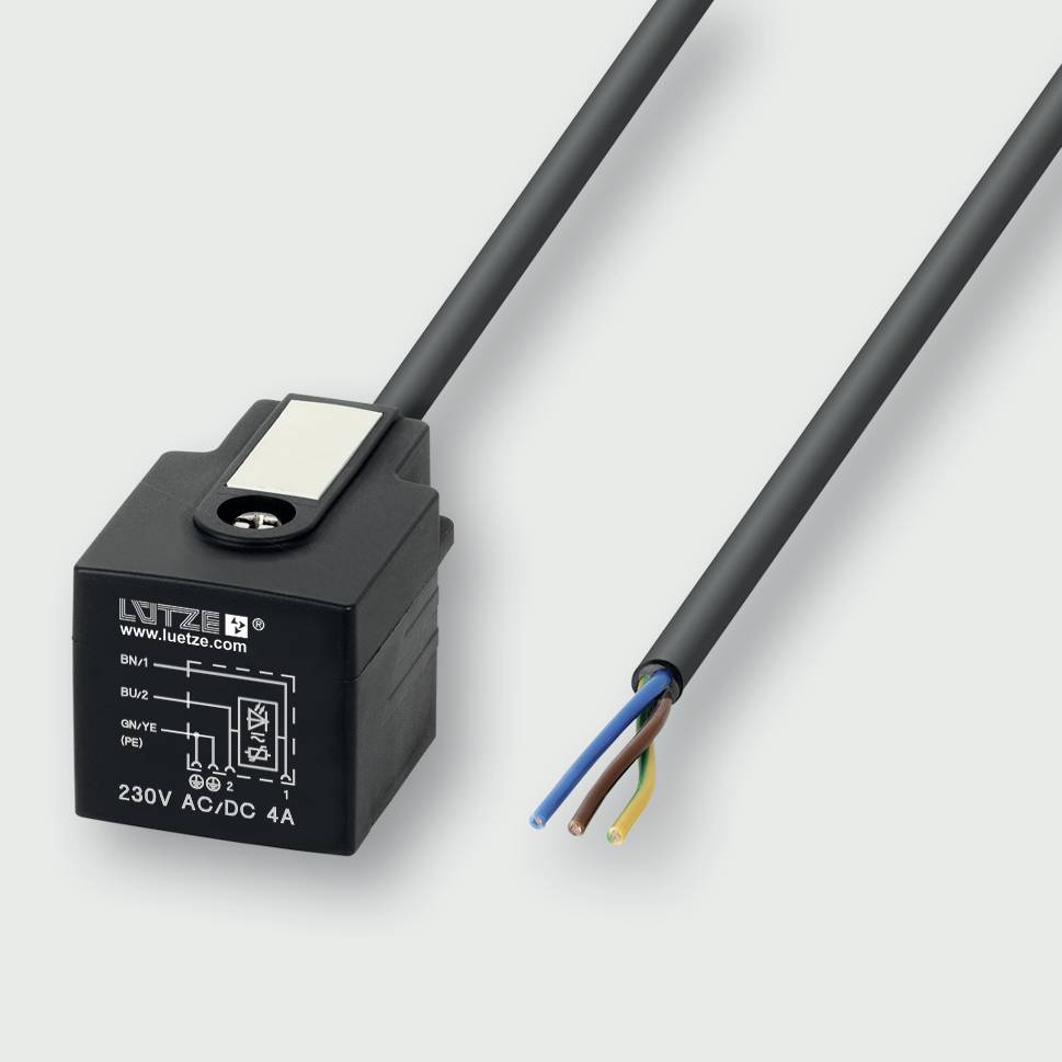 Crni Lutz električni sklopni modul označen s '230V AC/DC 4A' s povezanim kabelom koji pokazuje izložene plave, smeđe i žuto-zelene žice.
