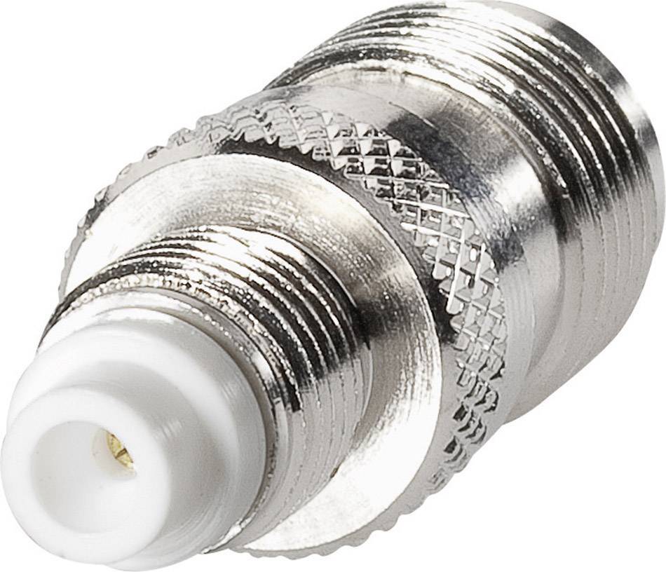 Srebrni metalni adapter s hrapavom površinom, cilindričnog oblika, služi kao spajač za elektroničke kablovе.