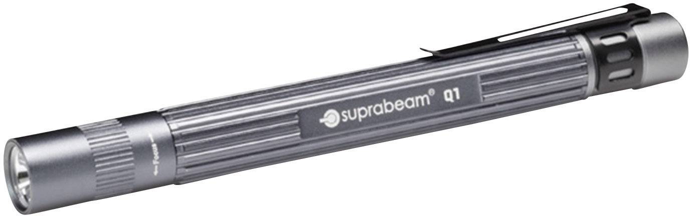 Vitka siva štapna baterijska lampa s kopčom, označena natpisom 'suprabeam q1'. Idealna za precizno osvjetljenje.