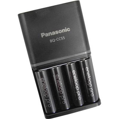 Punjač 'Panasonic BQ-CC55' s četiri uložene Eneloop Pro AA baterije.