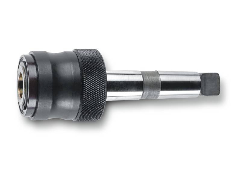 Metalni adapter alata s cilindričnom glavom, rebrasto oblikovanom ručkom i kvadratnim završetkom, na bijeloj pozadini.