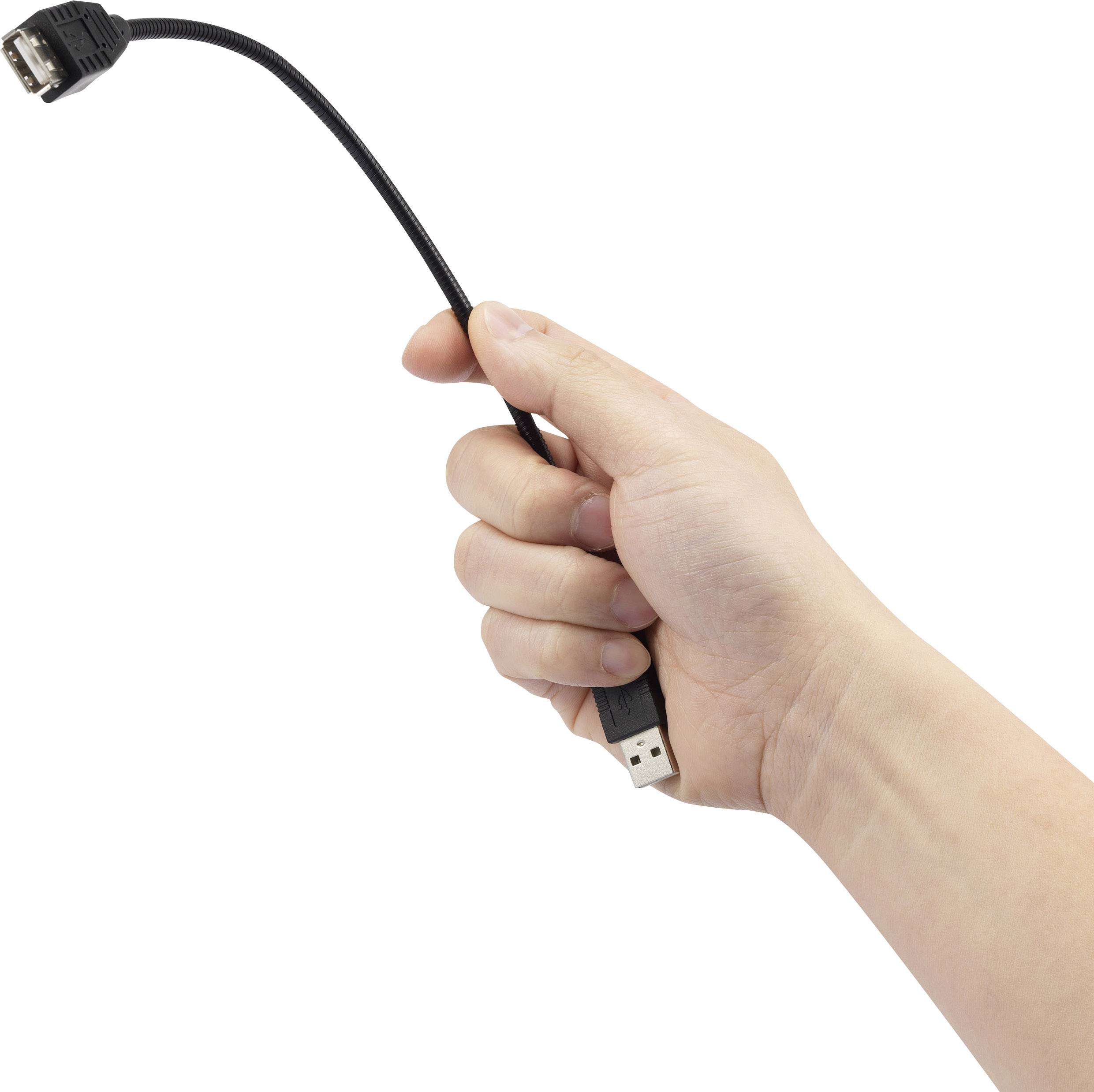 Jedna ruka drži kratki USB produžni kabel koji na donjem kraju ima USB utikač, a na gornjem USB utičnicu.