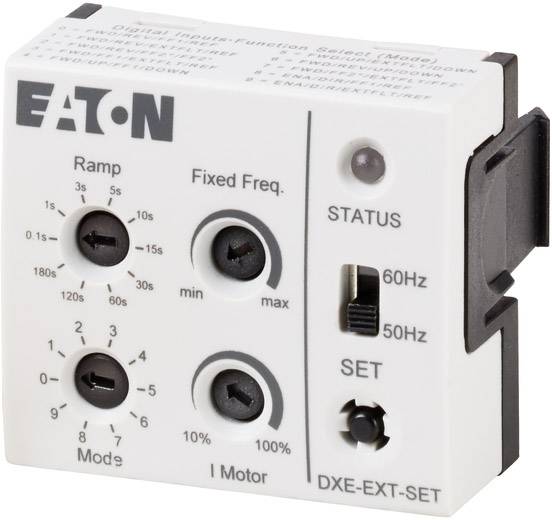 Kompaktni upravljački uređaj tvrtke EATON, prikazuje regulatore i preklopke za podešavanje frekvencije teStatusni indikator za 50 Hz i 60 Hz.