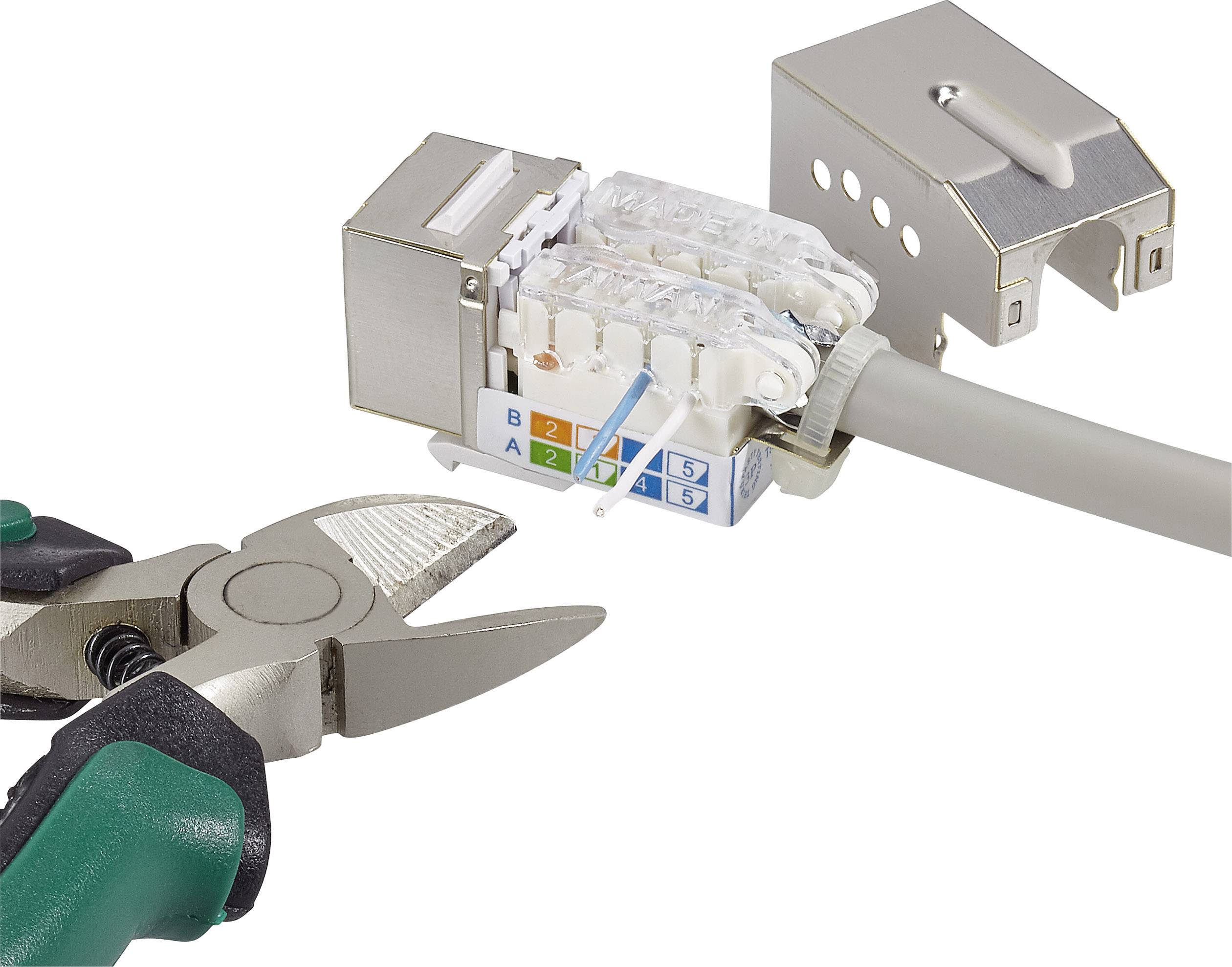 Kliješta za mrežne kabele koja reže Ethernet kabel dok je priključen na RJ45 utičnicu.