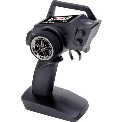 Crno-sivi daljinski upravljač s ručkom, upravljačem i tipkama, korišten za upravljanje modelima vozila, ispred bijele pozadine.