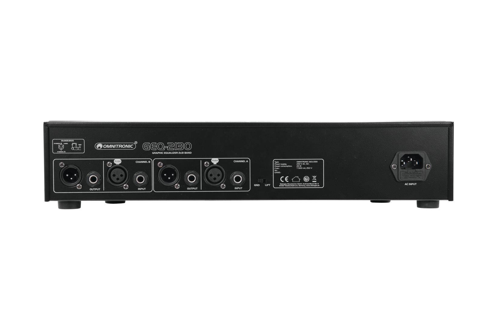 Stražnja strana audio pojačala s nekoliko XLR priključaka i hladno mrežnim priključkom.