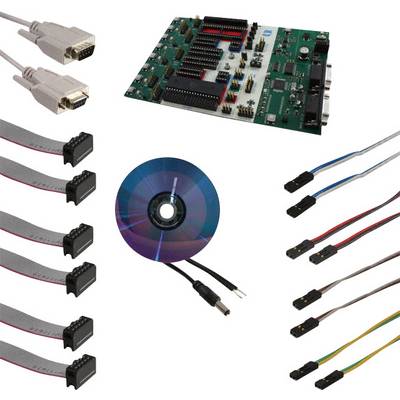Elektronička pločica s kabelima, utičnicama, nosačem podataka sličnim CD-u i raznim kabelima za spajanje i prijenos podataka.