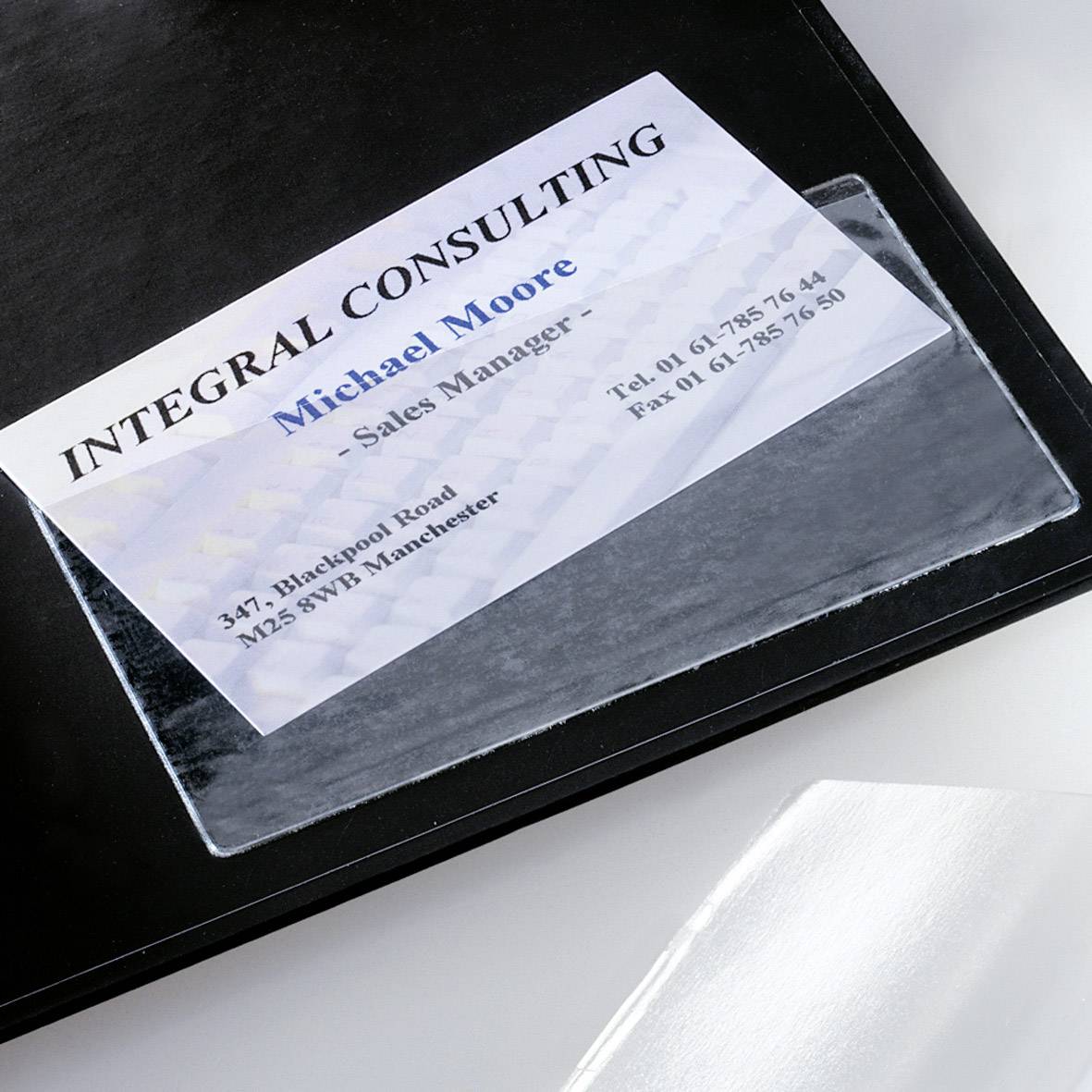 Posjetnica tvrtke 'INTEGRAL CONSULTING' za Michaela Moorea, voditelja prodaje; sadrži kontaktne podatke i adresu u Manchesteru.