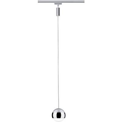 Moderna viseća lampa sa srebrnim kuglastim sjenilom i tankim kabelom, obješena na tračnoj instalaciji.