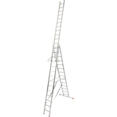 Srebrna, teleskopska aluminijska ljestve postavljene u A-okviru, na bijeloj pozadini.