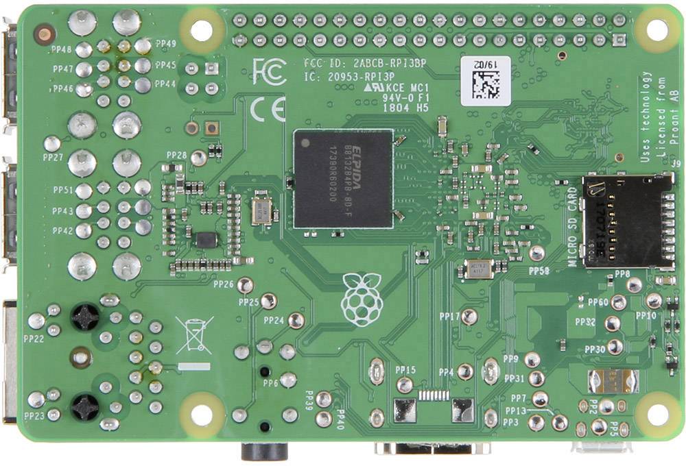Raspberry Pi matična ploča s različitim elektroničkim komponentama, priključcima i vodovima.