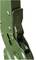 Zeleni metalni zatvarač na alatu, vjerojatno poluga ili pritezni mehanizam, s vidljivim šarnirima i oprugom.