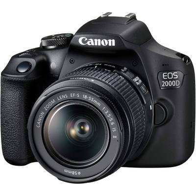 Crna Canon EOS 2000D fotoaparat s objektivom od 18-55 mm, fotografiran frontalno, na neutralnoj pozadini.