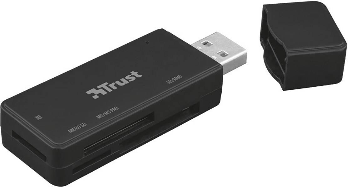 Crni USB čitač kartica marke 'Trust' s uklonjivim poklopcem, pogodan za različite formate memorijskih kartica.