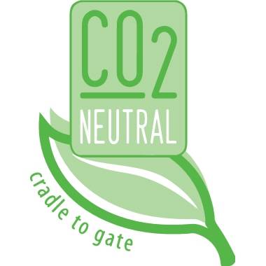 CO2-neutralni logotip s tekstom 'Od kolevke do kapije' na zelenom listu.