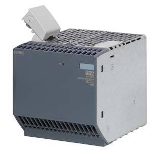 Sivi elektronički uređaj s ventilacijskim otvorima, vijčanim priključkom i oznakom modela 'Rittal'.