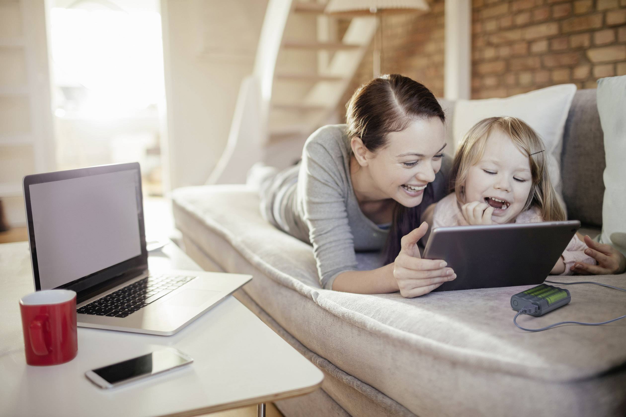 GP Charge Anyway X411 punjač okruglih stanica nikalj-metal-hidridni micro (AAA), mignon (AA)-28