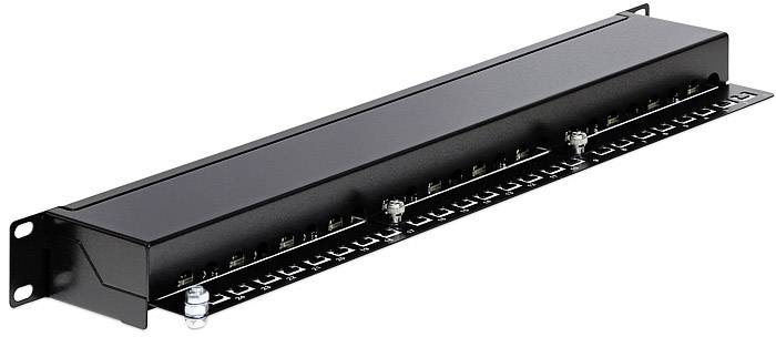 Crni patch panel s više priključaka, montiran na metalnom nosaču. Pogodan za mrežno povezivanje.