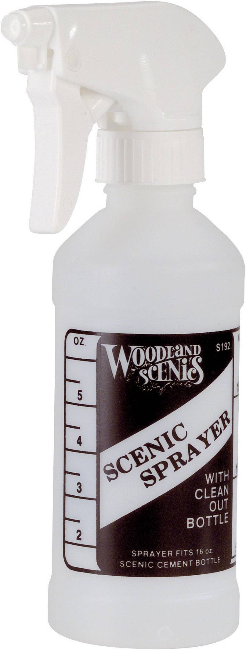 Raspršivač s mjernom skalom i natpisom 'Woodland Scenics Scenic Sprayer'. Sadrži mjernu skalu u uncama i napomenu 'S bocom za čišćenje'.