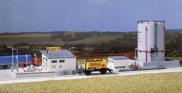 Auhagen 12 264 h0, tt Mala farma cisterni s visokim spremnikom