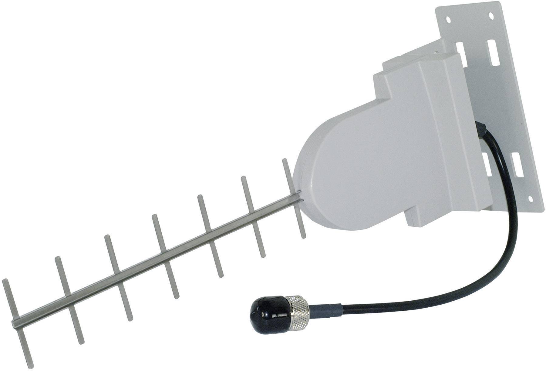 Siva, pravokutna antena s rešetkastom rukom i kabelom, postavljena na zidni nosač. Koristi se za pojačanje signala.