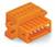 Narančasti mrežni utikač, pravokutnog oblika, s više priključnih otvora i metalnim kontaktima. Koristi se za električne spojeve.