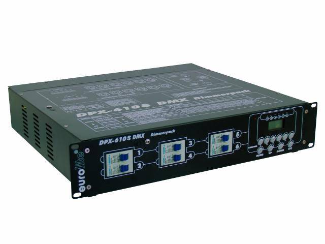 Crni DMX dimmer pack s oznakom 'DPX-610S'. Na prednjoj strani vidljiva su tri kanala i digitalni zaslon.