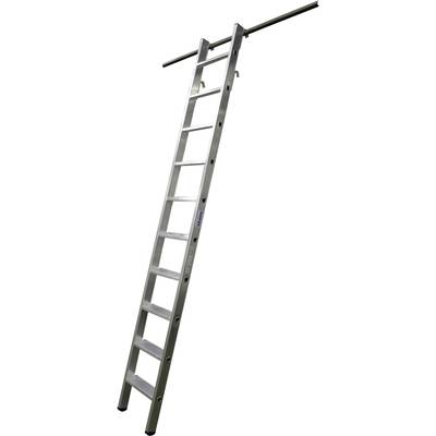Aluminijska ljestve naslonjena je na zid. Ima nekoliko prečki i pogodna je za radove na visini.