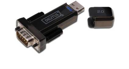 USB adapter za serijski priključak s uklonjenim plastičnim poklopcem. Adapter ima nekoliko pinova na serijskom sučelju.