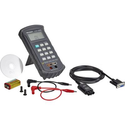 Multiméter tartozékokkal: LCR-mérőkészülék állvánnyal, kábel csipeszekkel, akkumulátor, USB-kábel, DVD, fekete adapter.