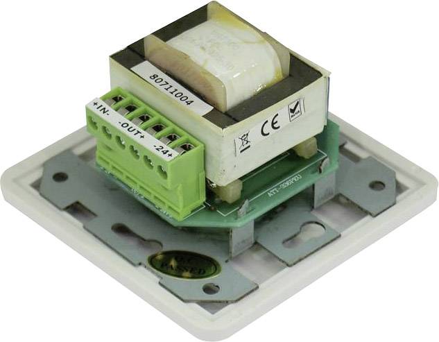 Egy elektromos transzformátor, amelynek csatlakozói 'BE', 'KI' és '24V' feliratúak, egy fémlemezen elhelyezve. CE-jelölés látható.