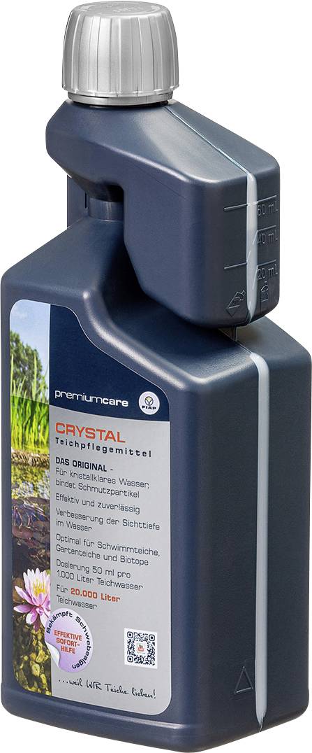 Kék műanyag palack Crystal "Teichmittel" tókezelő szerrel, bordázott szürke kupakkal és termékcímkével.