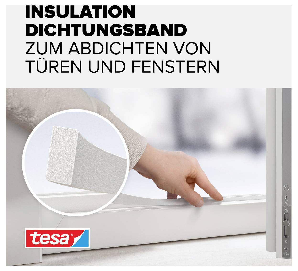 Egy kéz egy ajtókeret felé mutat, mellett az "Insulation Dichtungsband zum Abdichten von Türen und Fenstern" szöveggel, valamint a tesa logóval.