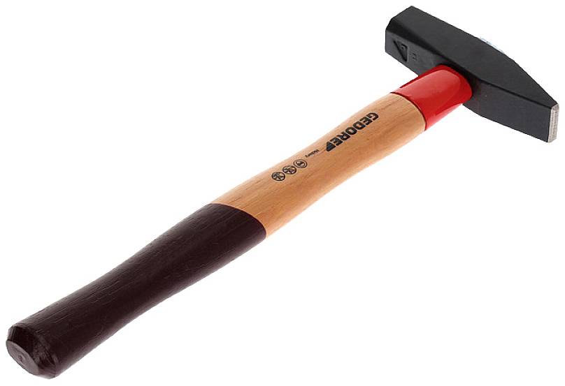 Piros és fekete fejű fakalapács, márkanév gravírozva a nyélen. Alkalmas általános kézműves munkákhoz.