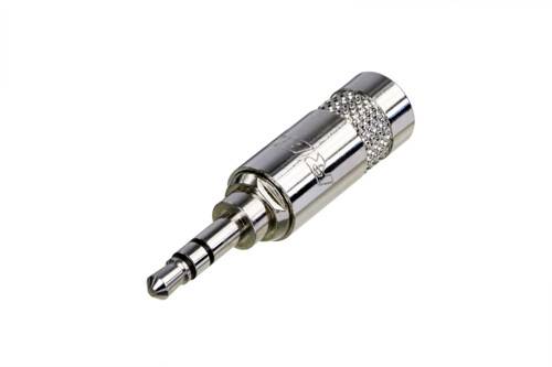 Fémes jack csatlakozó, amelyet leggyakrabban audiokábel-csatlakozásokhoz használnak, bordázott fogantyúval a jobb foghatóság érdekében.