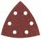Egy háromszög alakú csiszolópapír hat kerek lyukkal, amely alkalmas egy multiszerszámhoz, durva szemcsemérettel rendelkezik felületi megmunkáláshoz.